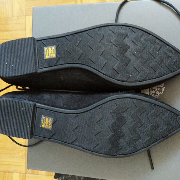 Chinese Laundry Endless Summer black suede flats - Picture 3 of 3